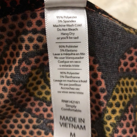 LuLaRoe Roses Classic Tee - Picture 3 of 3